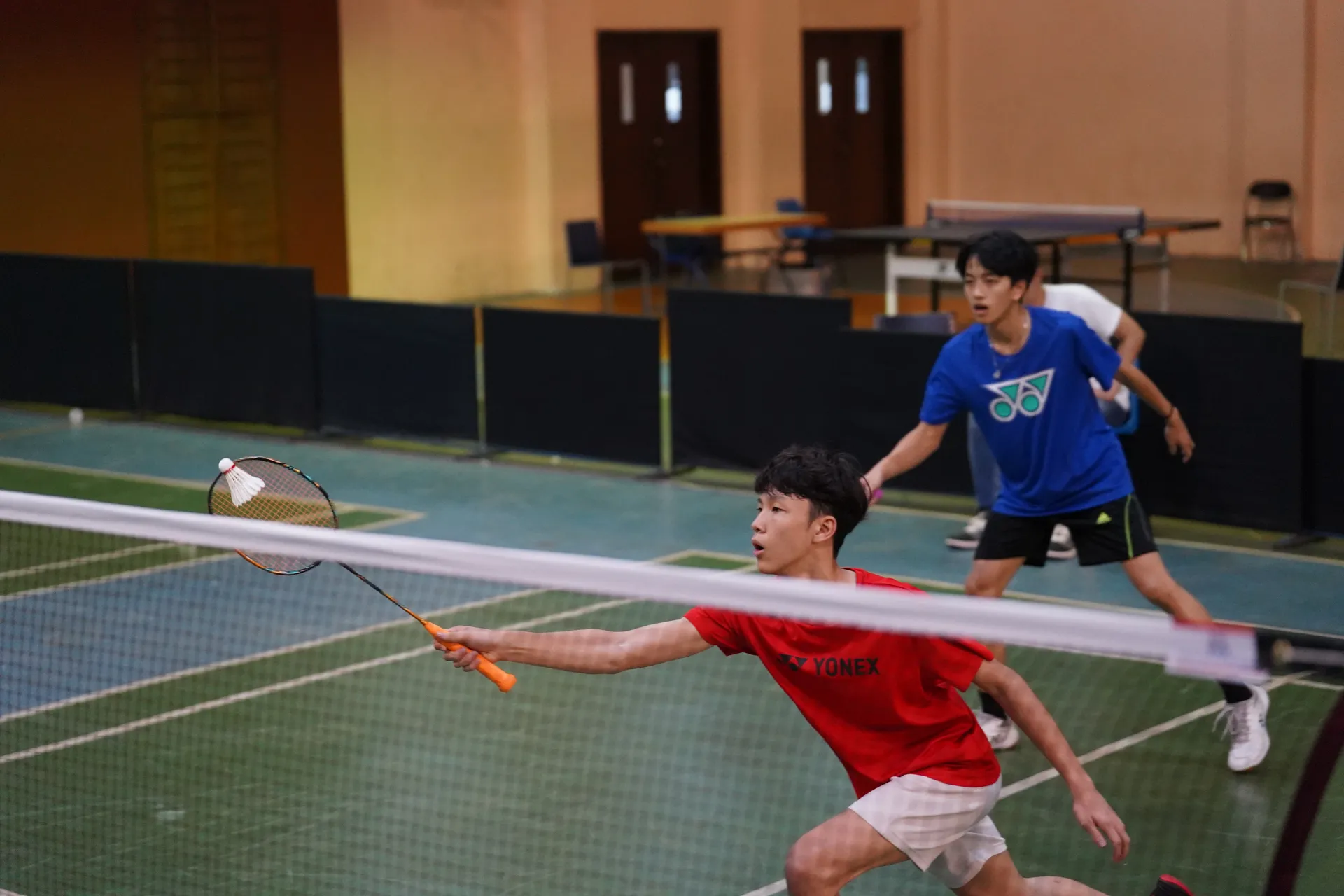 Pertandingan bulu tangkis yang sengit